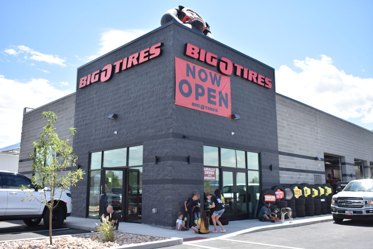 Couple celebrates opening their fourth tire shop located in Payson